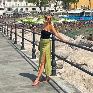 Lulu’s textured green midi skirt